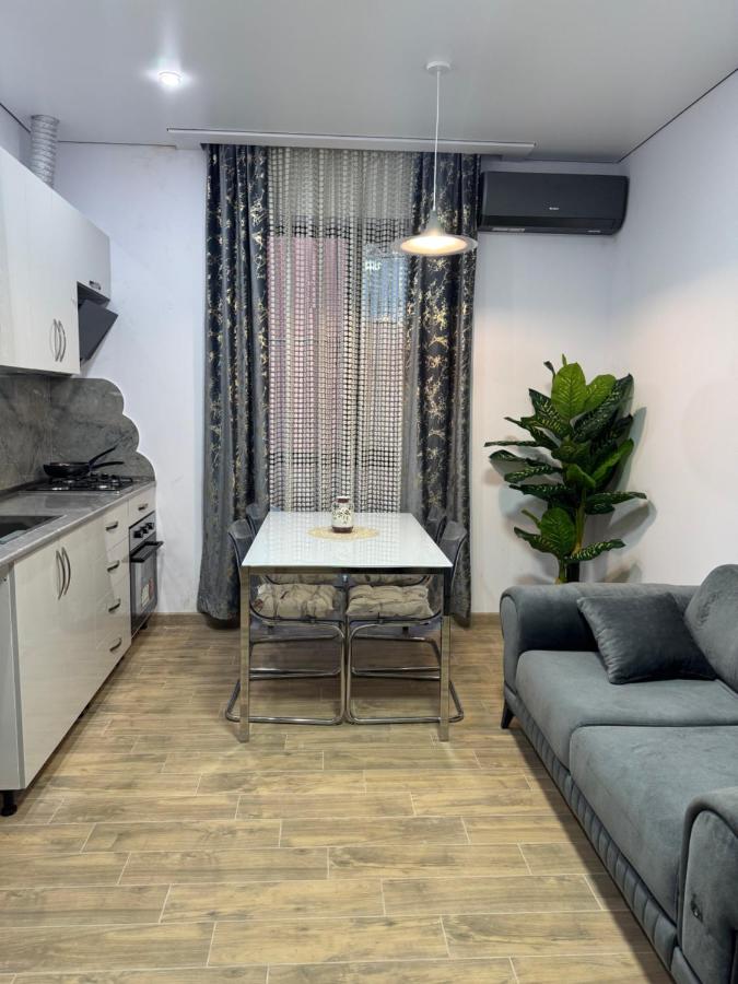 Papillon 5 - Bed and Breakfast Chakvi