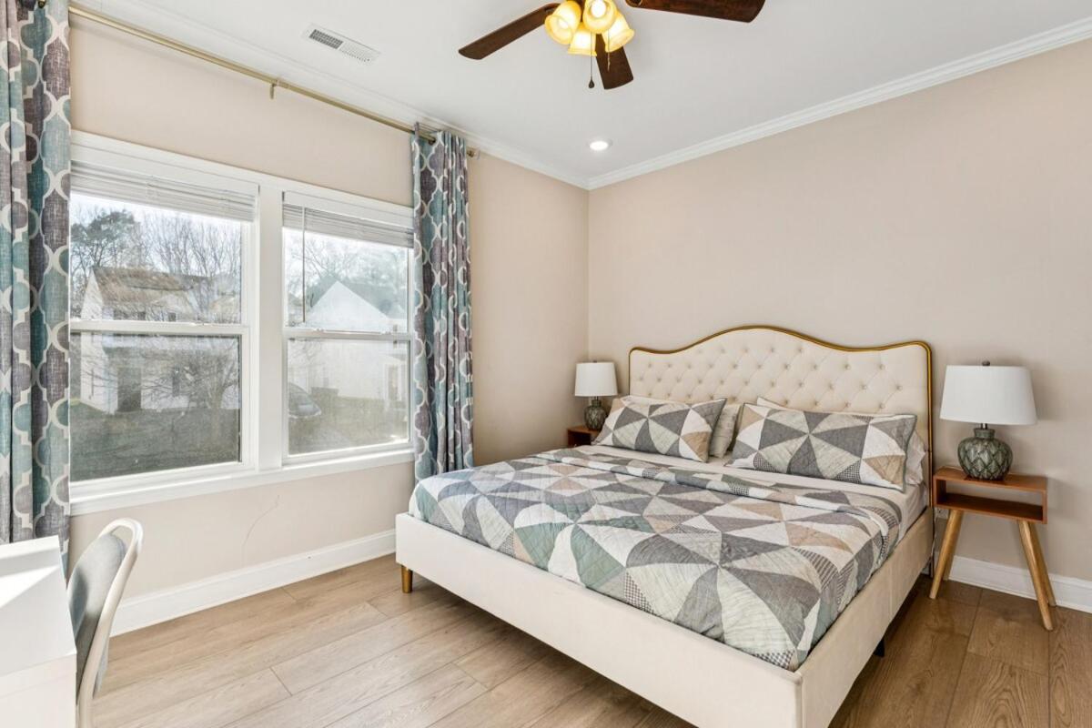 Home Away Near Uptown & Airport with Fenced Yard - B&B Charlotte