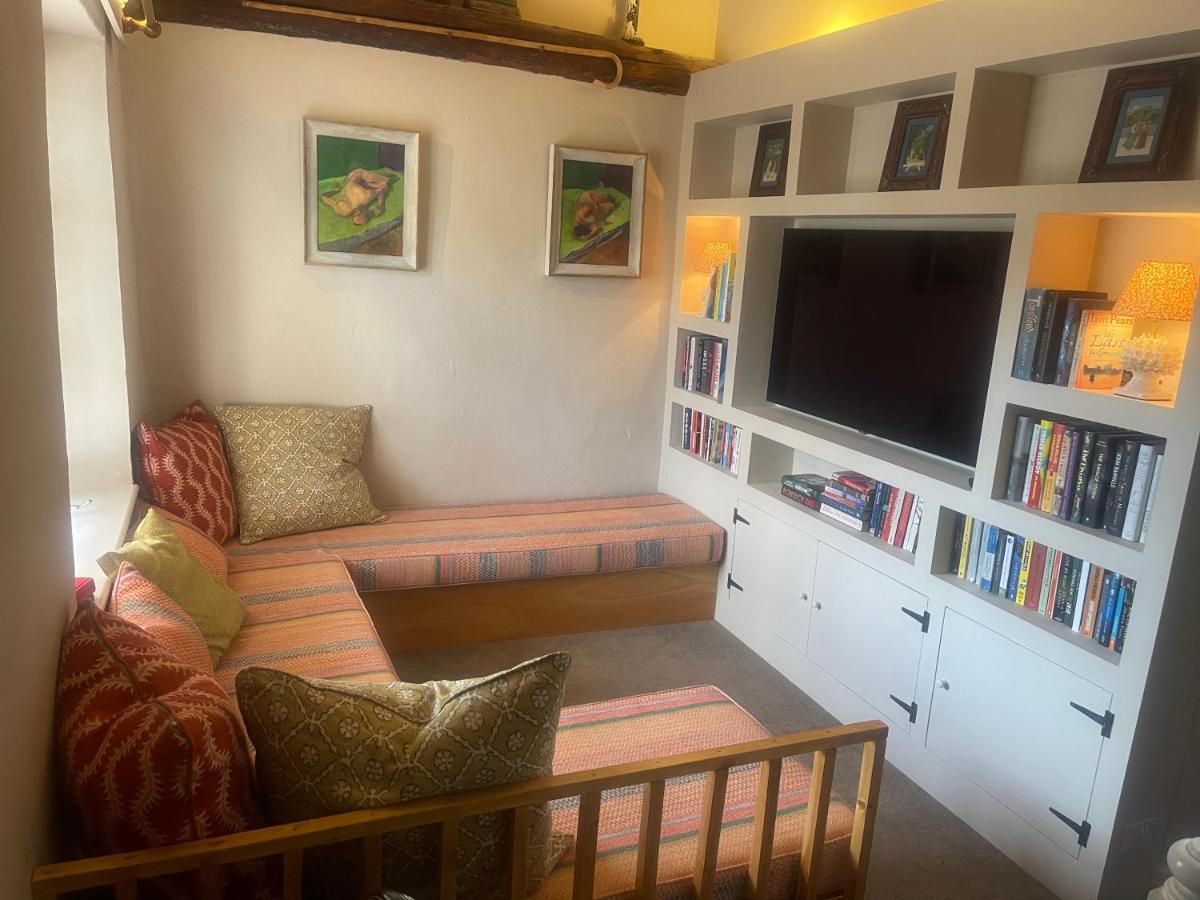 Sausage Cottage in Oakford Village 4 Bed Garden Local Pub - B&B Oakford