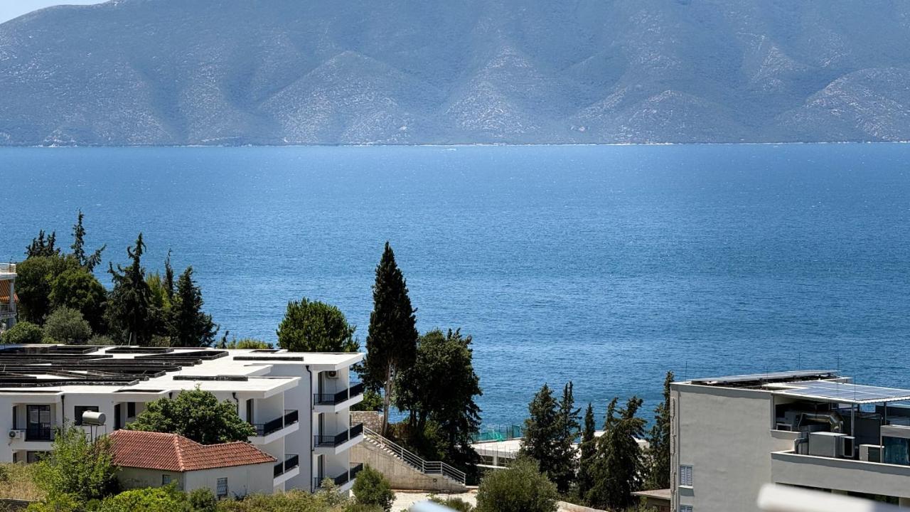 Seaview Apartment JONUZAJ - Bed and Breakfast Vlorë