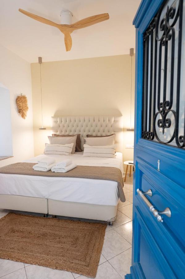 Mania Rooms and Studios - B&B Póros