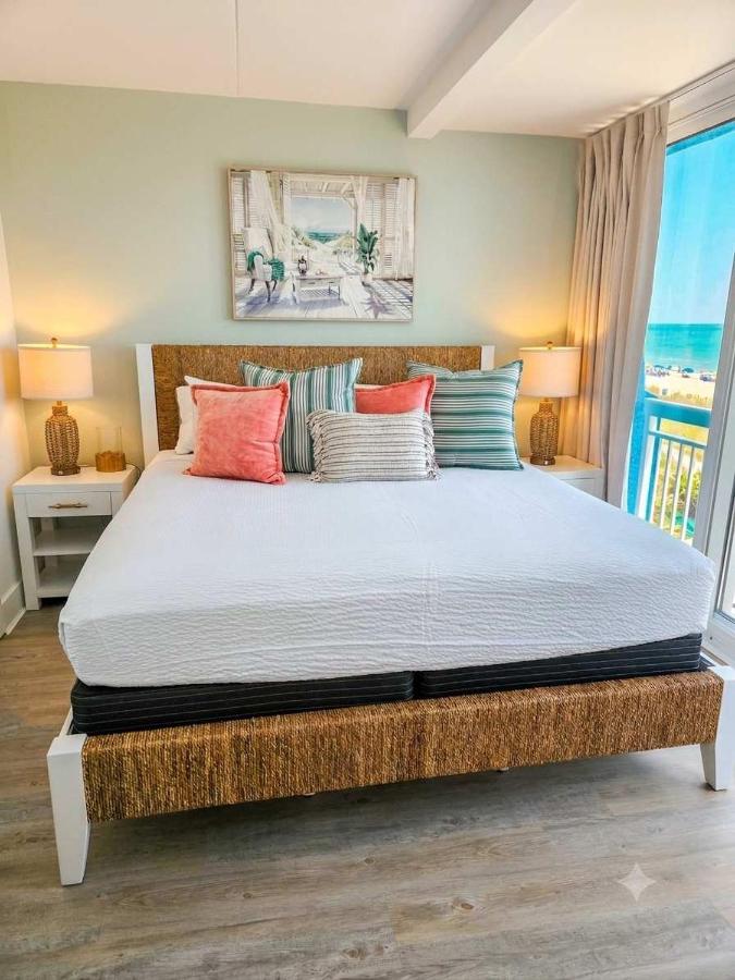 Lavish Coastal Oceanfront Suite Yachtsman 401 - Chambres d'hôtes Myrtle Beach