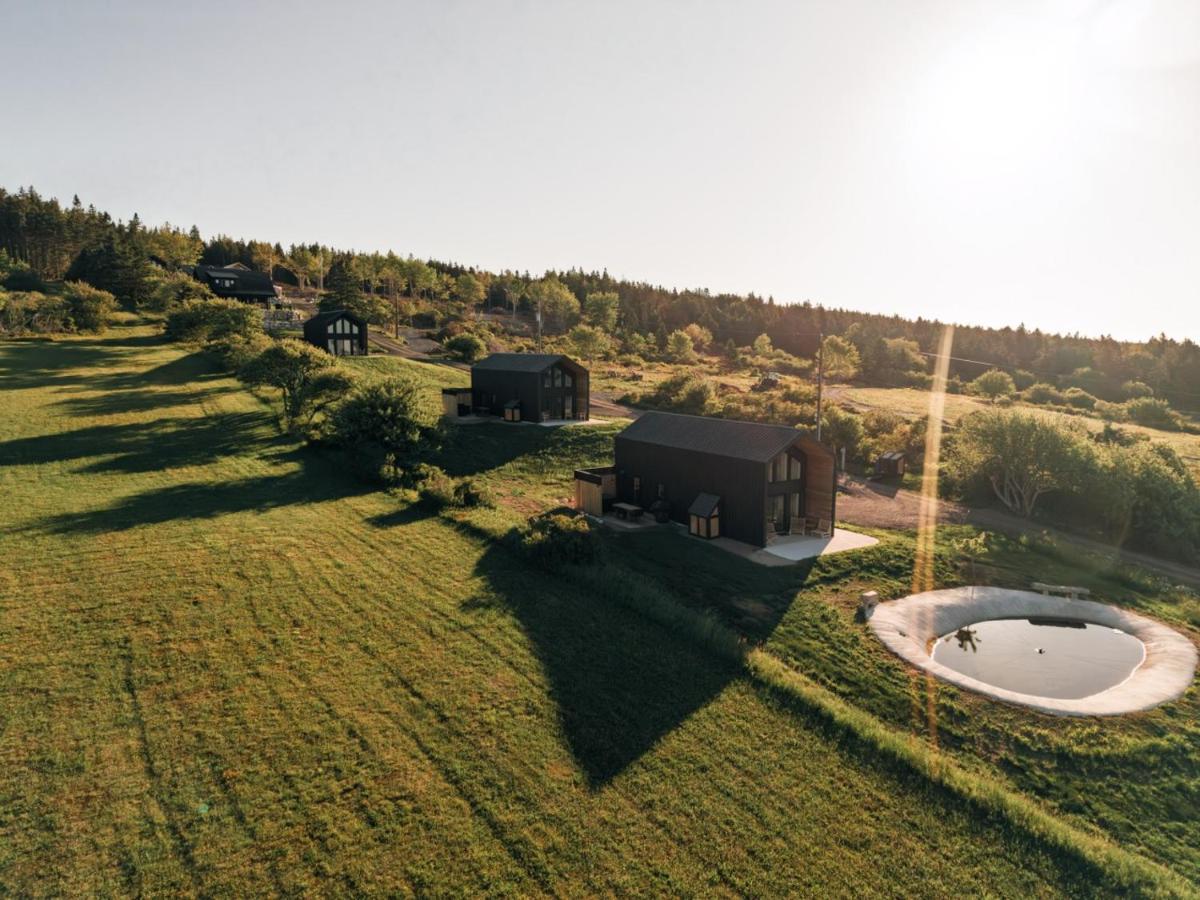 Modern Nordic Cabin 1 w/ Hot Tub & Views - Ferienwohnung East LaHave