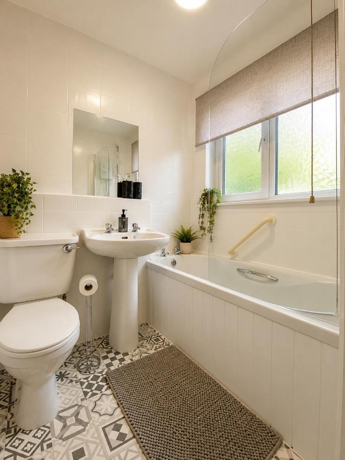 Spacious Town Centre Apartment - B&B Barnsley