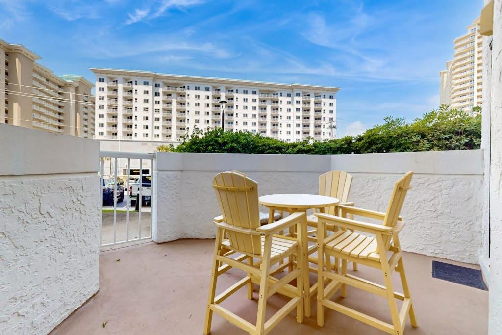 Beautiful resort condo with a shared pool hot tub tennis gym & beach access - B&B Destin