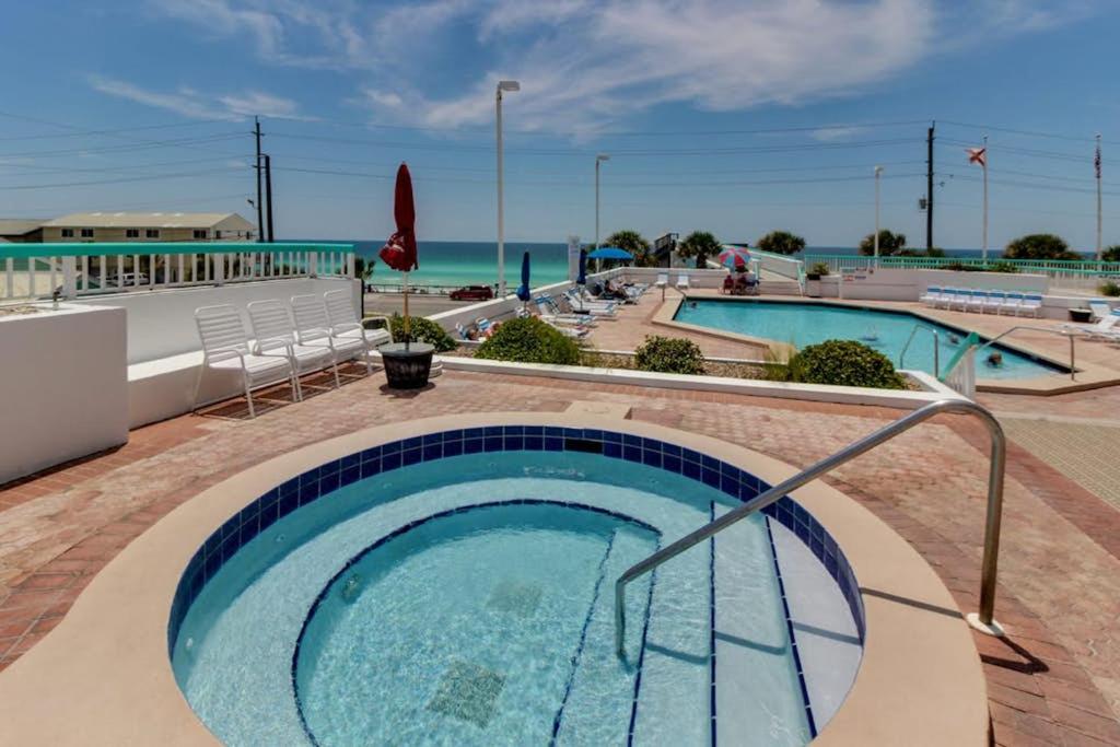 Beautiful resort condo with a shared pool hot tub tennis gym & beach access - B&B Destin