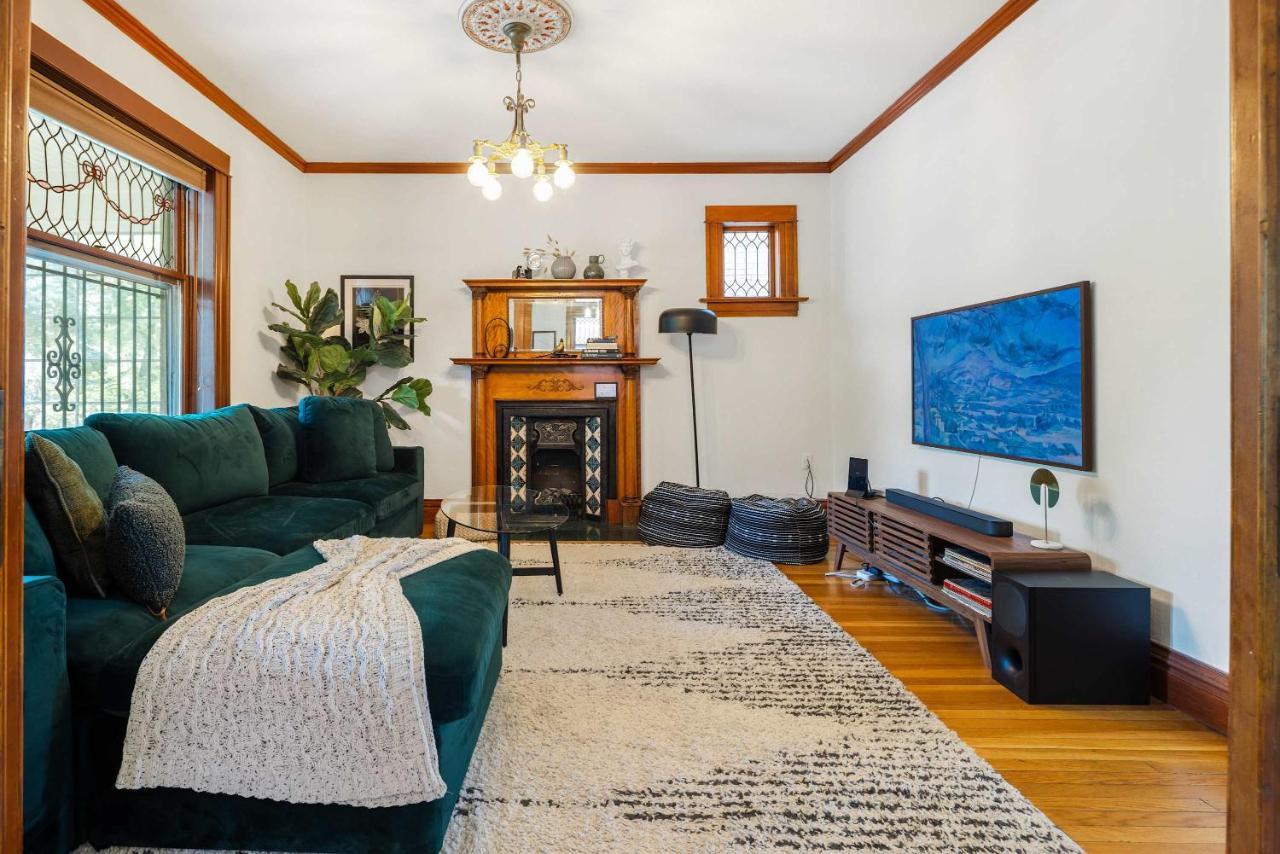 Chic Victorian Manor - Sleeps 12 - Congress Park - Bed and Breakfast Denver