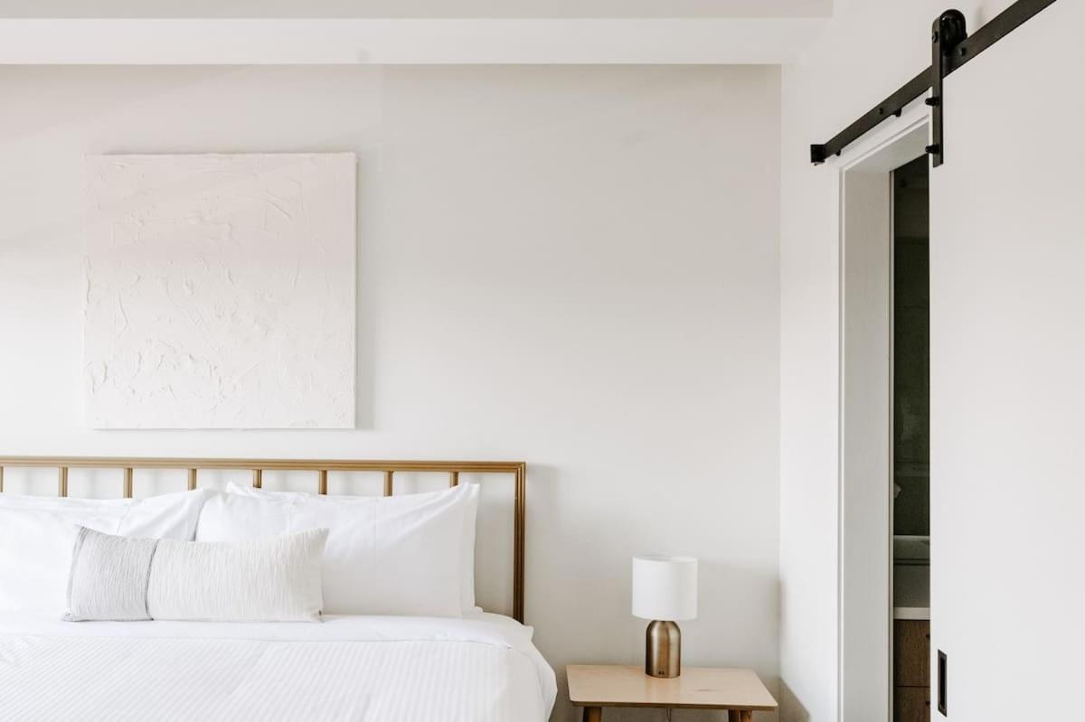Contemporary Cool Lifestyle Loft - Zuni Lofts - B&B Denver