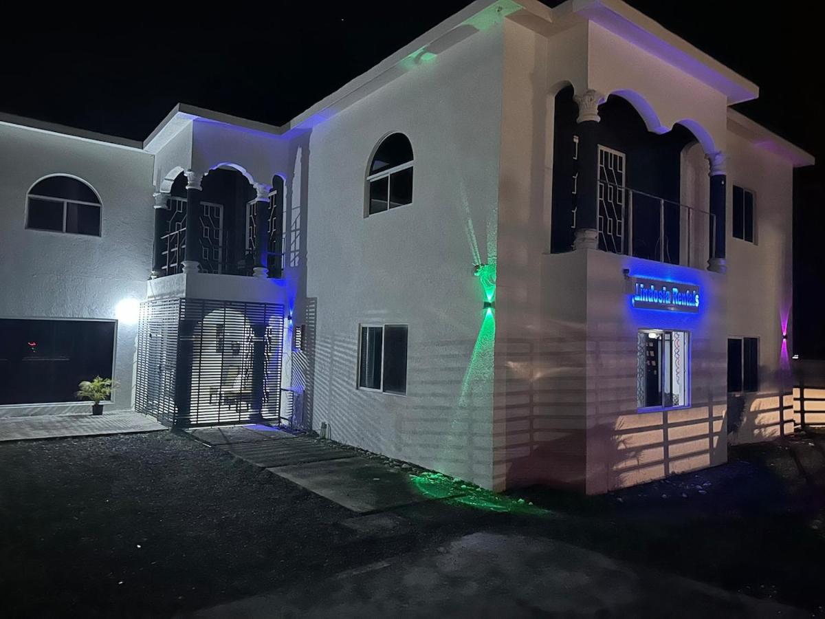 Upstairs Shades - Bed and Breakfast Ocho Rios