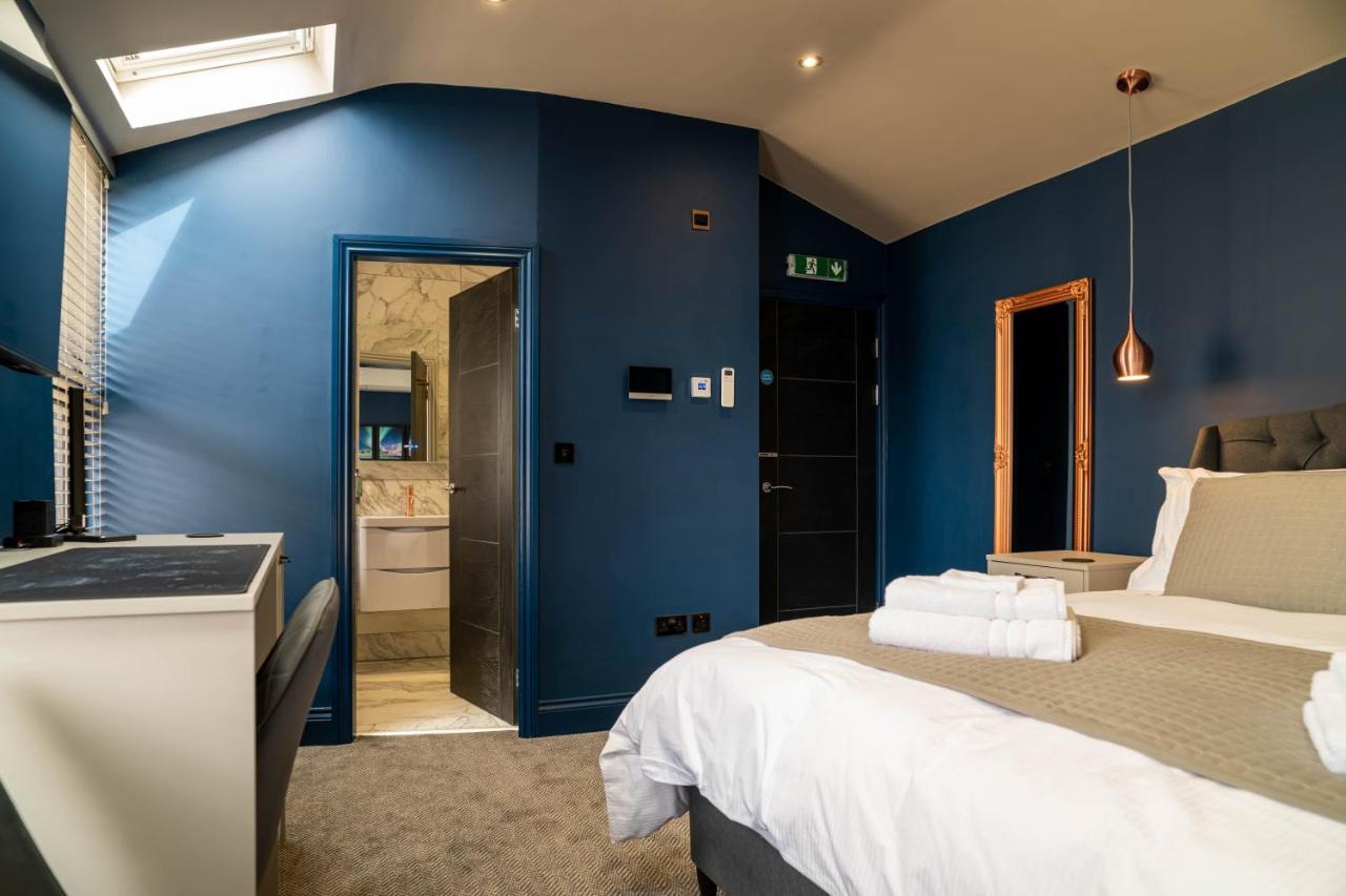 Zimmer mit Kingsize-Bett
