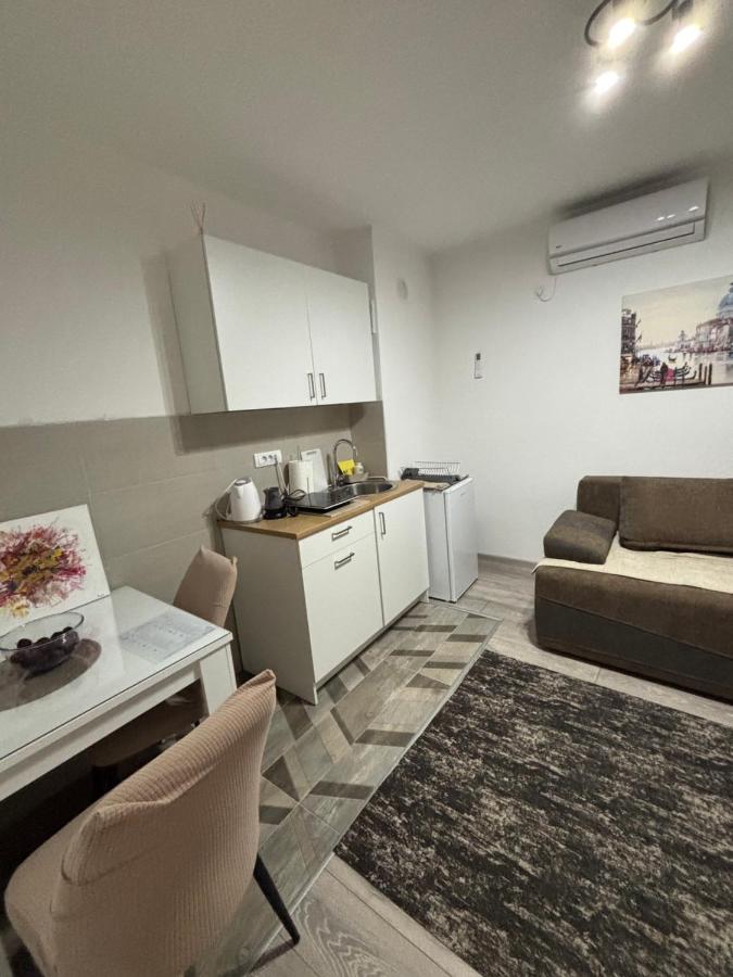 Apartment White Rose - Ferienwohnung Bar