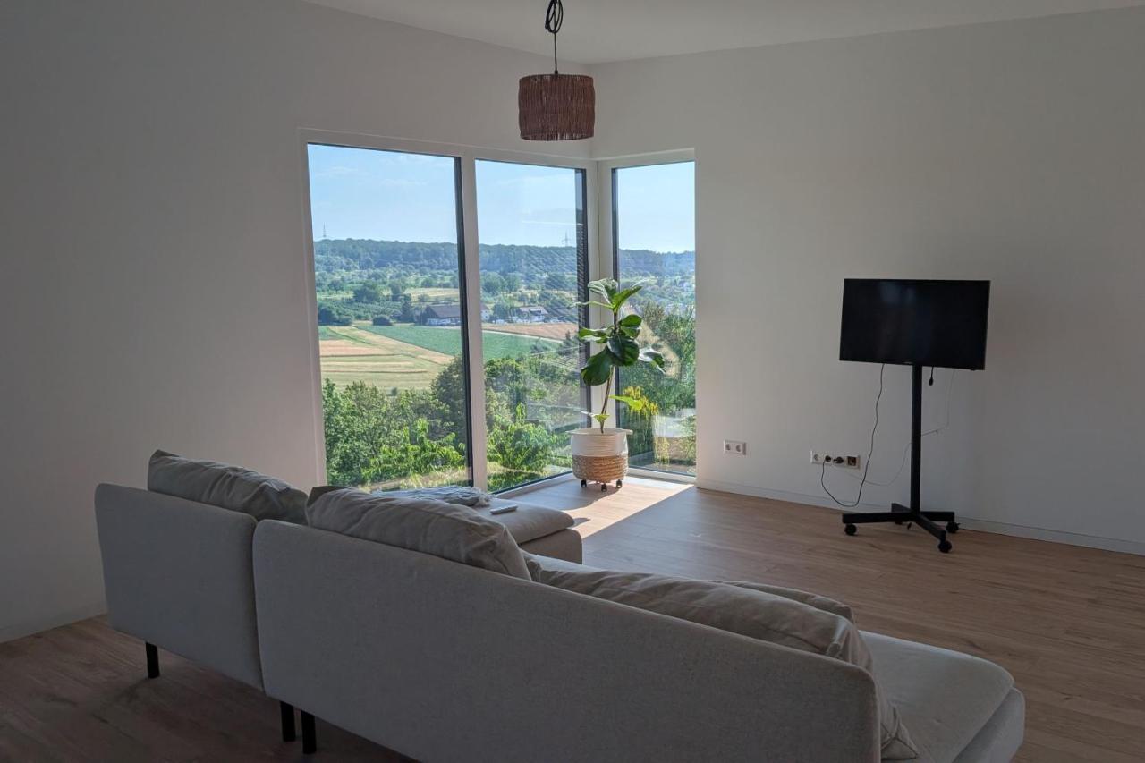 Modernes Apartment Hiloa mit toller Aussicht und Workation-Möglichkeiten - Ferienwohnung Notzingen
