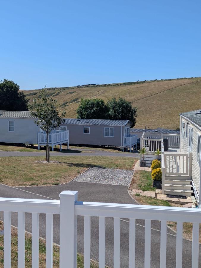 Pet friendly holiday home with wrap around deck at Durdledoor Holiday Park - B&B West Lulworth