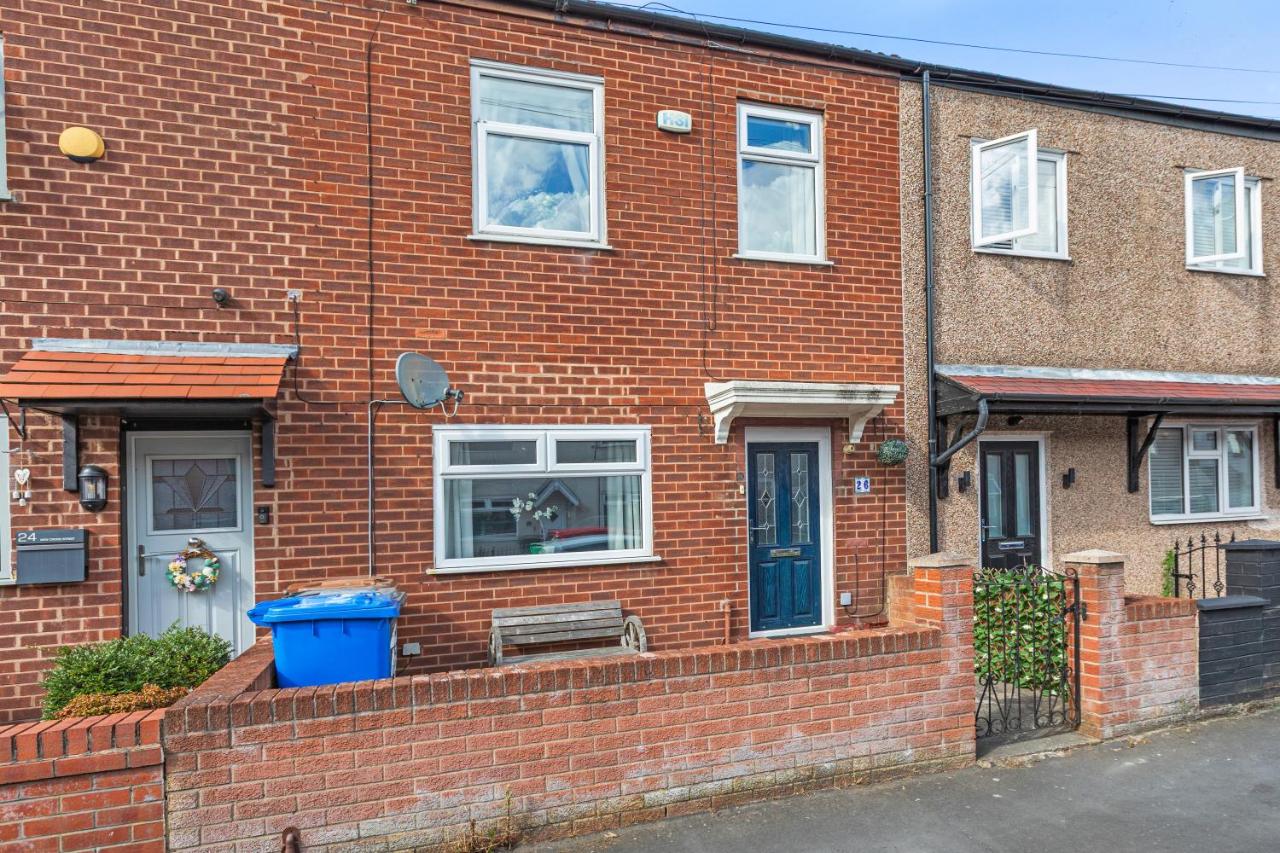 Spacious 3BR Home 15 Mins to Manchester - B&B Little Hulton