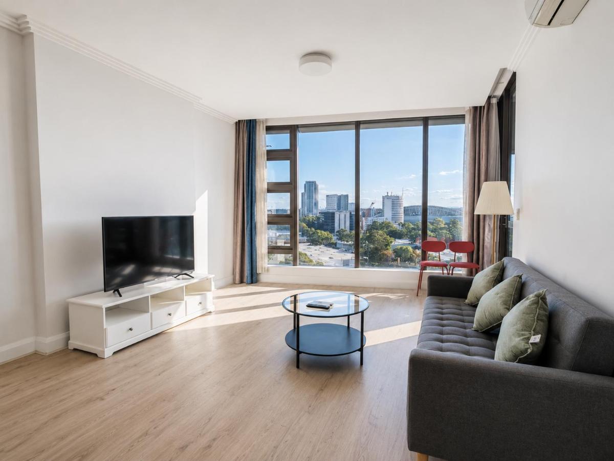 Modern 2BR 2BA Steps to Olympic Park Station - B&B Sydney