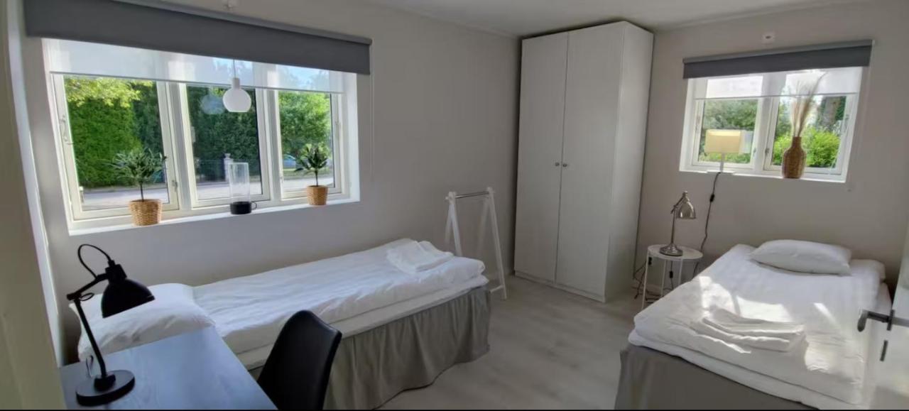Hel lägenhet i Huskvarna, 2 sovrum, parkering, nära Elmia och Jönköping - Chambres d'hôtes Huskvarna