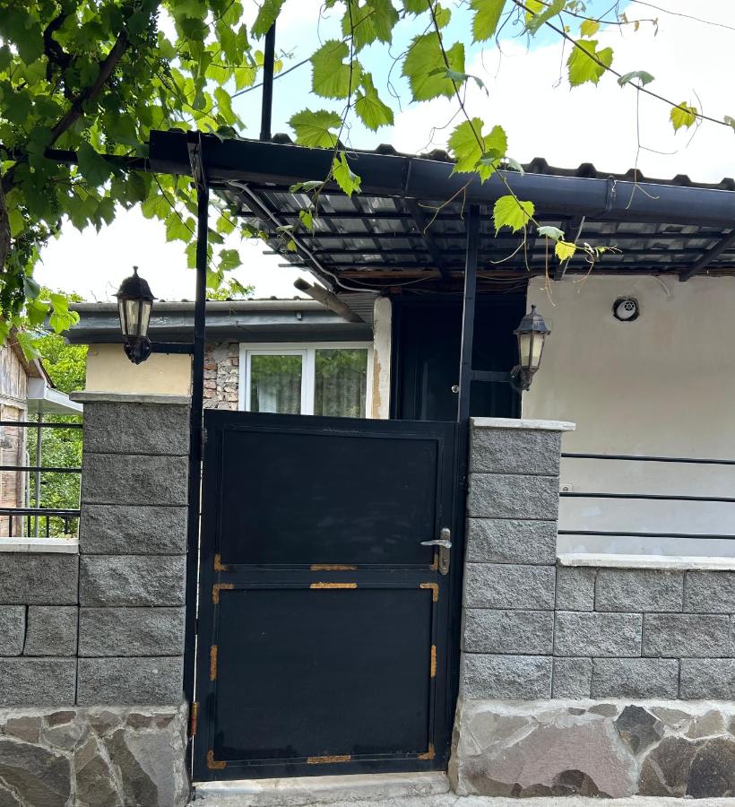 Kostas guest house - Chambres d'hôtes Bordjomi