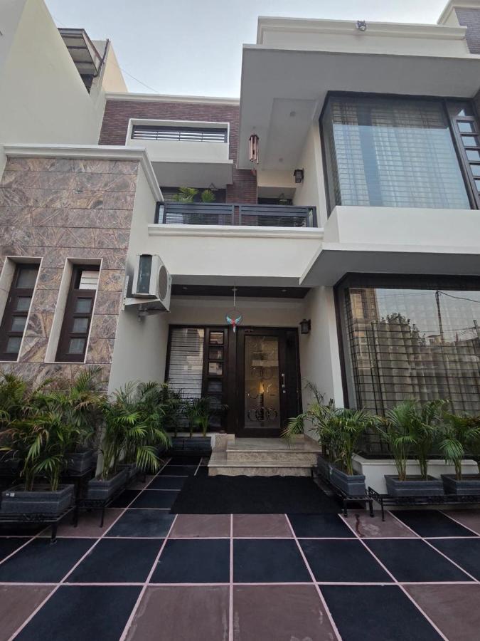 Casa Amore Urban- Cozy, Airy 4BR Family Row House - B&B Panchkula