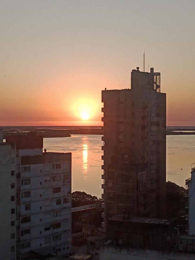 Con vista al Río Paraná, a cuadras del Monumento a la Bandera! ALOJAMIENTOS ROSARIO! - Chambres d'hôtes Rosario