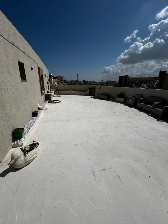 Sea View 1 Bedroom Apartment with 100m Terrace - B&B Susa
