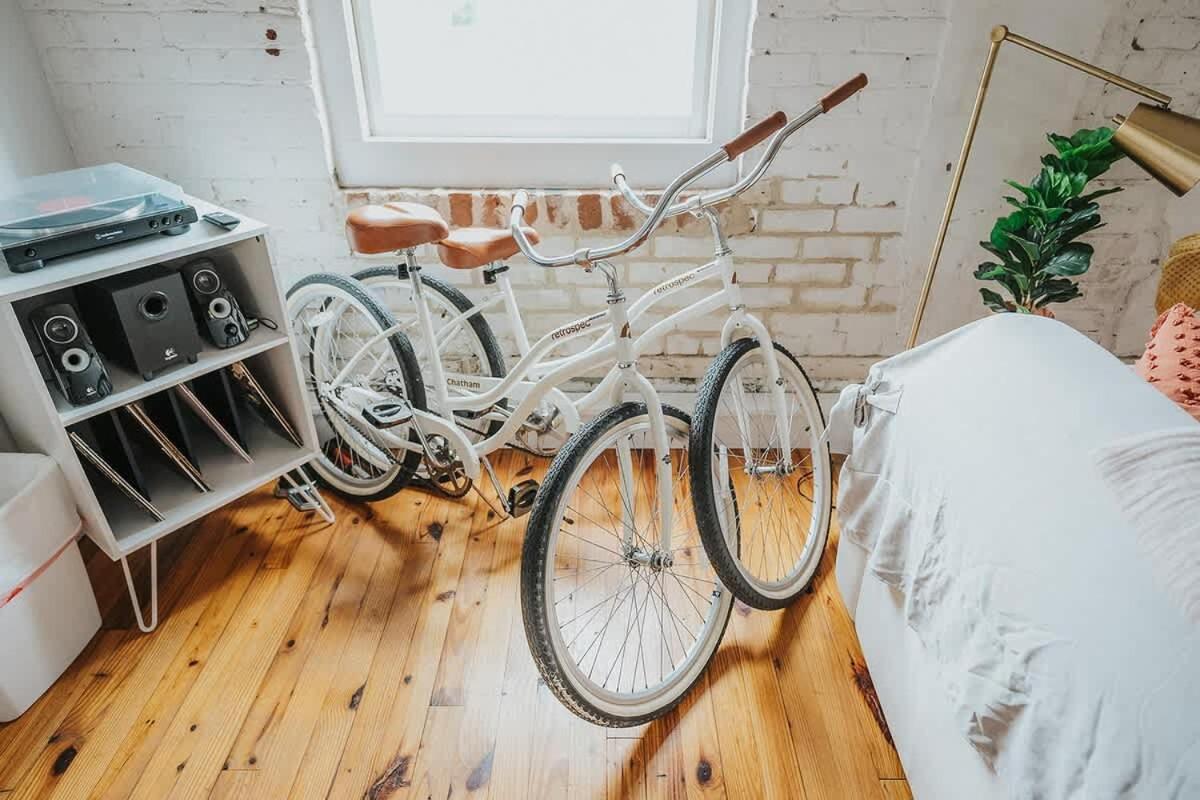Downtown Boho Loft on Broughton St -Bikes Included - B&B Savannah
