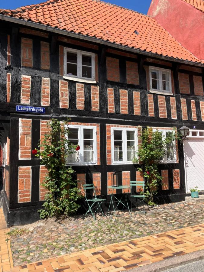 Madam Bundsens Huse - B&B Assens