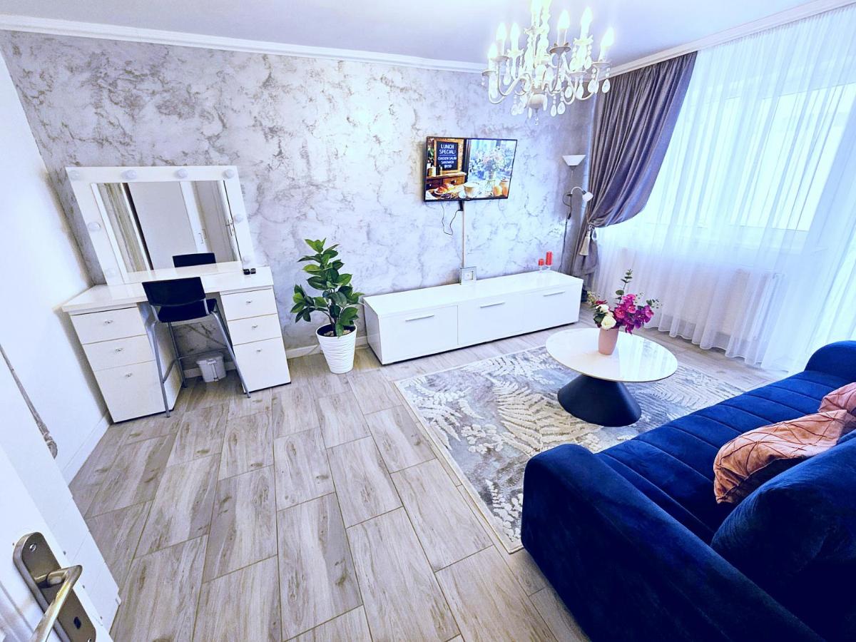 Apartment City Mall - Ferienwohnung Konstanza