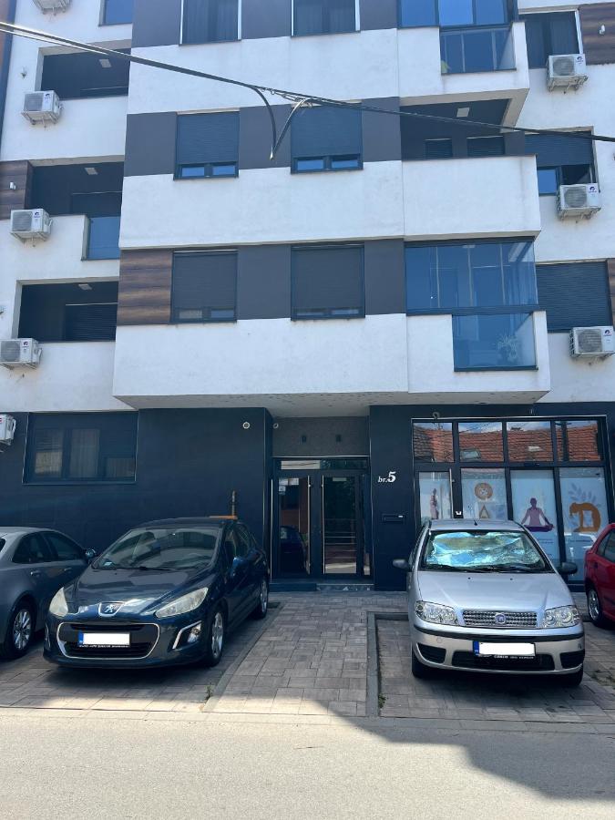 Cosy Home with Balcony, Netflix & Fast WiFi, Self Check-in - Ferienwohnung Novi Sad