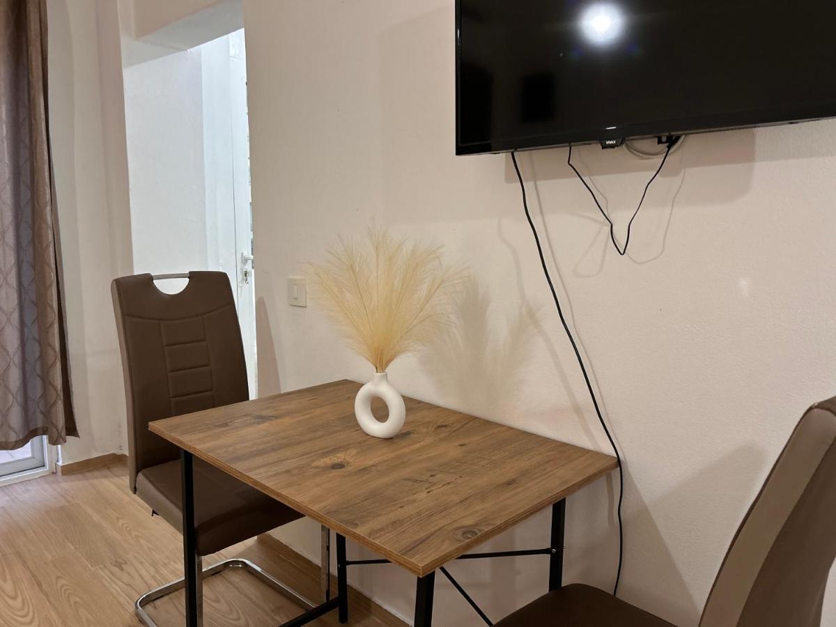 Welcoming 1-bedroom with kitchen and free parking - Bed and Breakfast Ulcinj