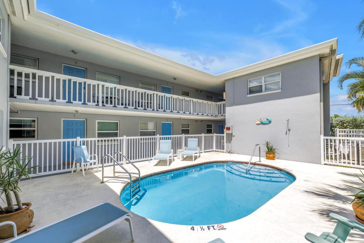 Salty Breeze - Beachy Retreat Steps from the Sand - B&B Saint Pete Beach