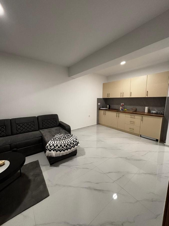 Apartmani A&B Stan - Bed and Breakfast Ulcinj