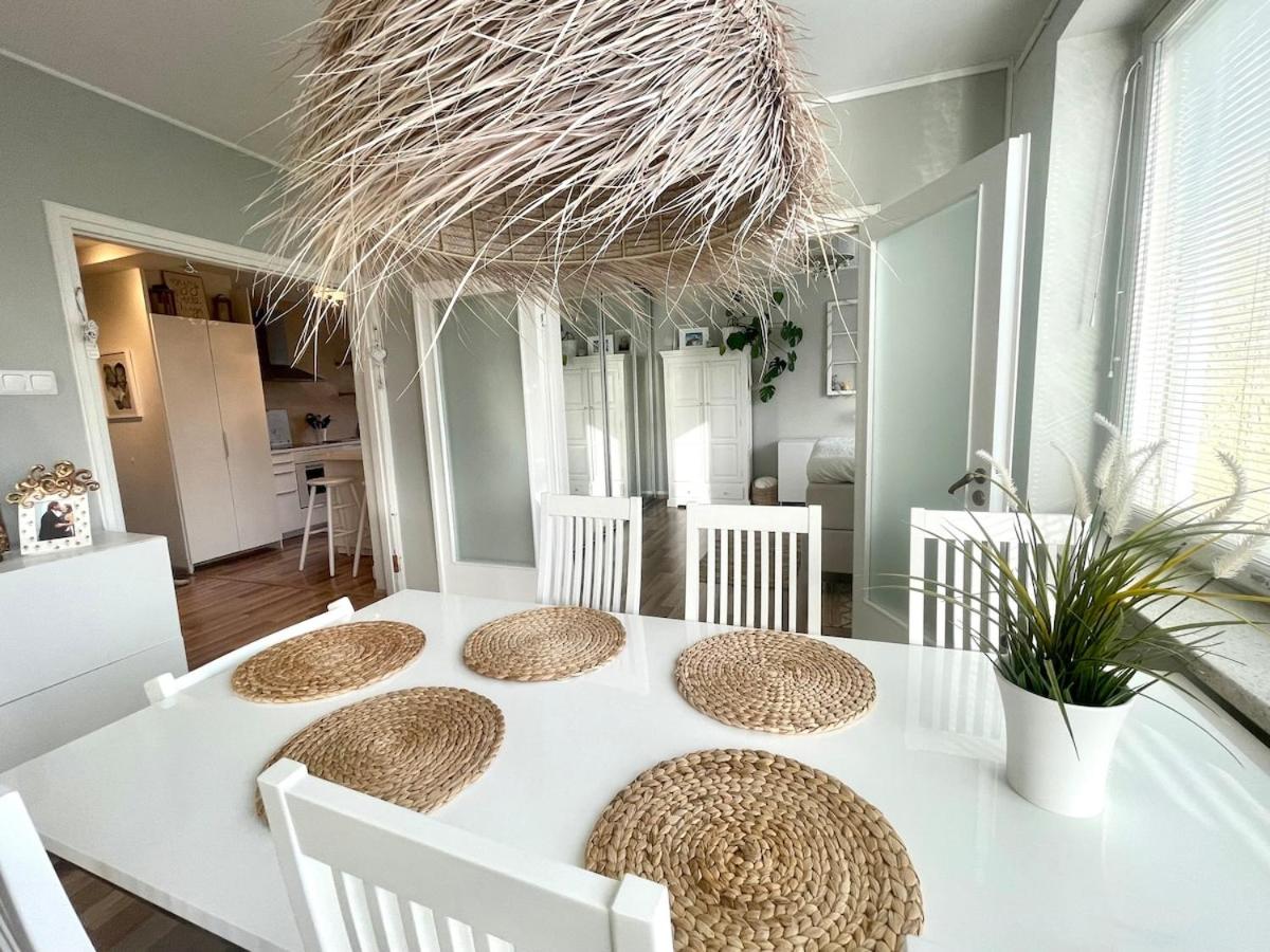 Premium three-room apartment with own parking and balcony - next to the subway in Lauttasaari! - Chambres d'hôtes Helsinki