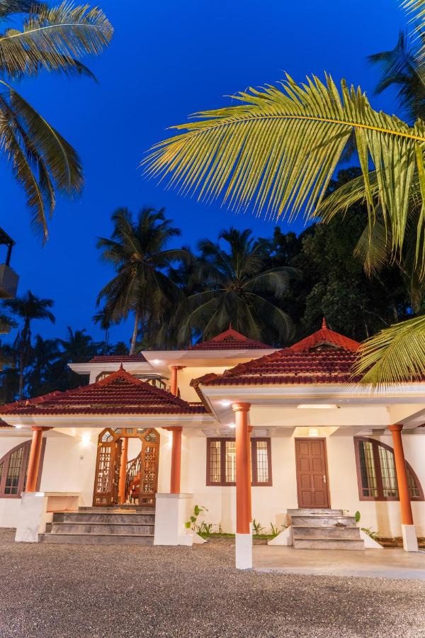 Angam Banyan - Tropical Boho 2BHK Villa - 3Beds - Botanical Garden - Bed and Breakfast Kakkayam