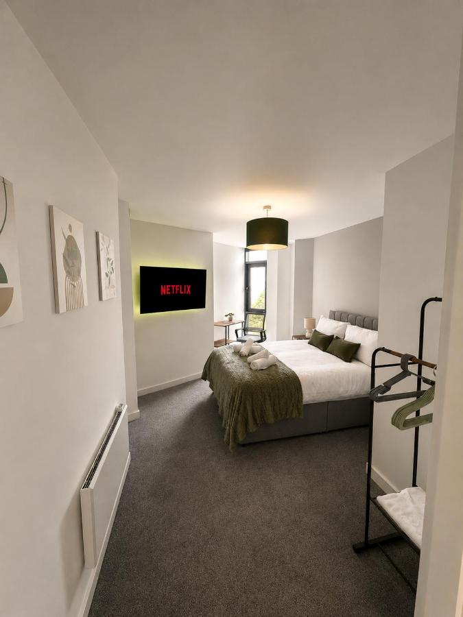 Luxury Hotel Style 2 Bed Apartment Sleeps 6 - B&B Leeds