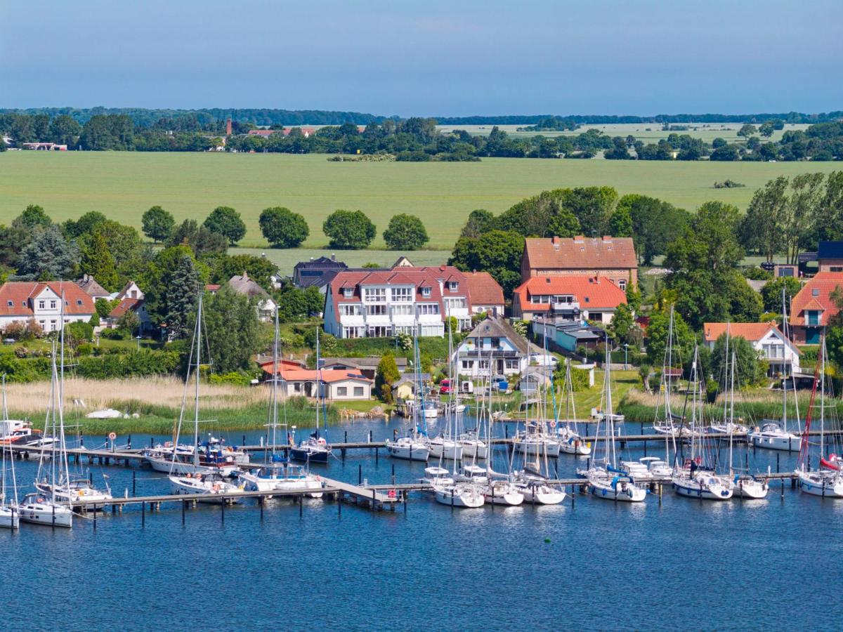 Frisch renoviertes FH Südblick am Meer in Breege, Meerblick von allen drei Etagen, Terrasse, Balkon, Sauna und Parkplatz - Chambres d'hôtes Breege