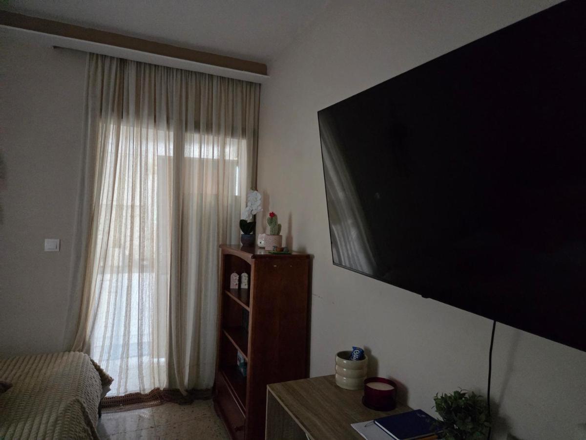 Ground floor Apt with a garden view - B&B Limassol