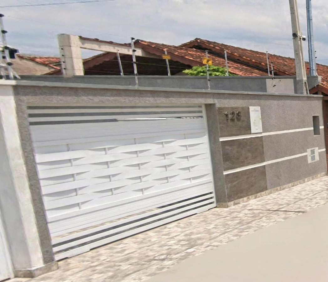 Casa confortável e aconchegante com piscina e churrasqueira com utensílios e roupas de cama - Ferienwohnung Peruíbe