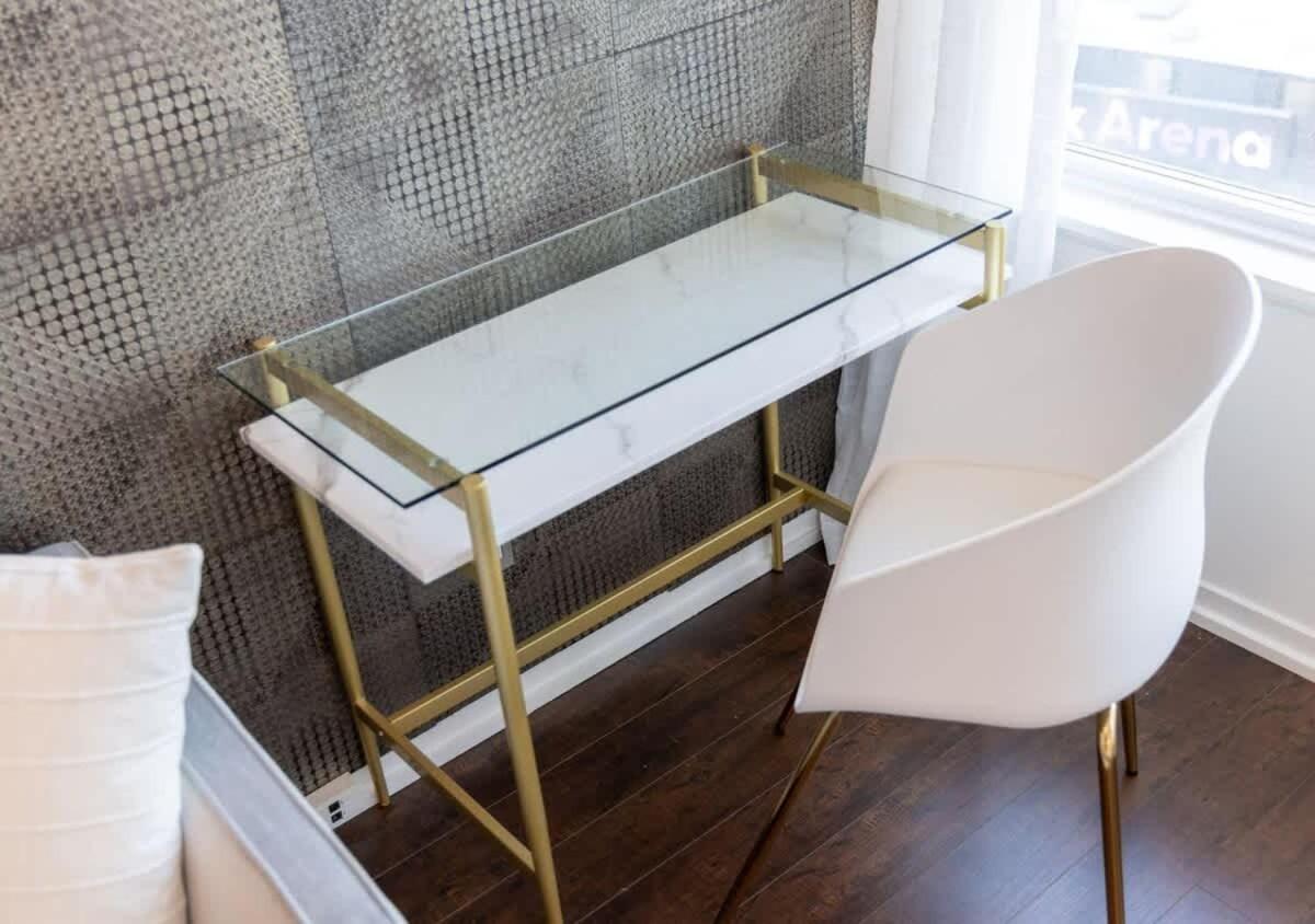 Charming 1BR and Den in Downtown Toronto with Balcony - Chambres d'hôtes Toronto