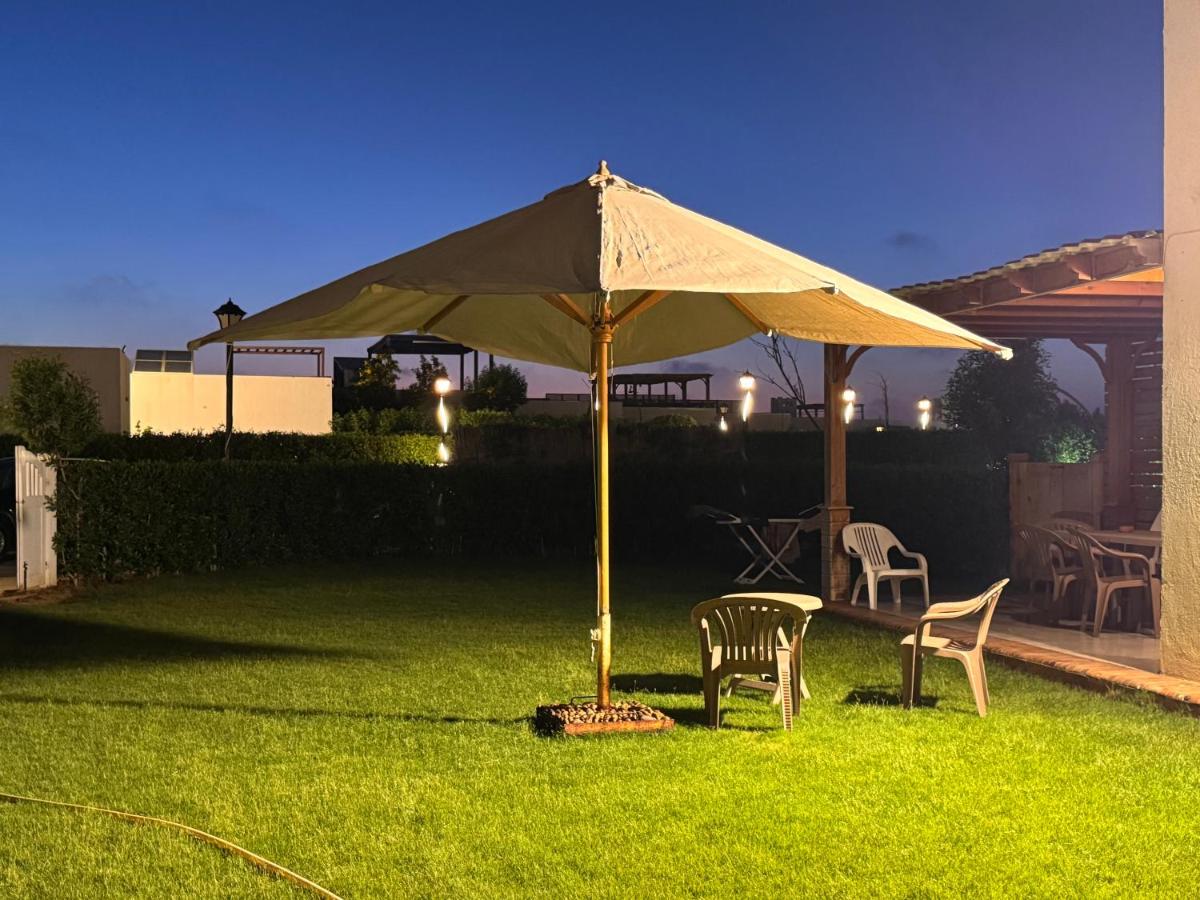 Cozy 2 bedroom with a big garden in Carthage resort Families-only - Chambres d'hôtes El-Alamein