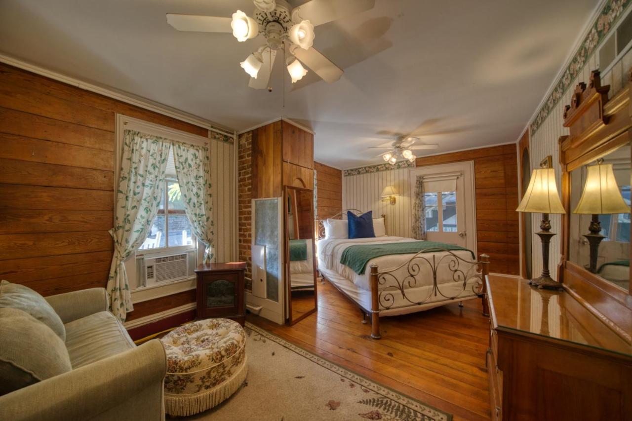 Downtown Magnolia Ste Piedmont - Bed and Breakfast Eureka Springs