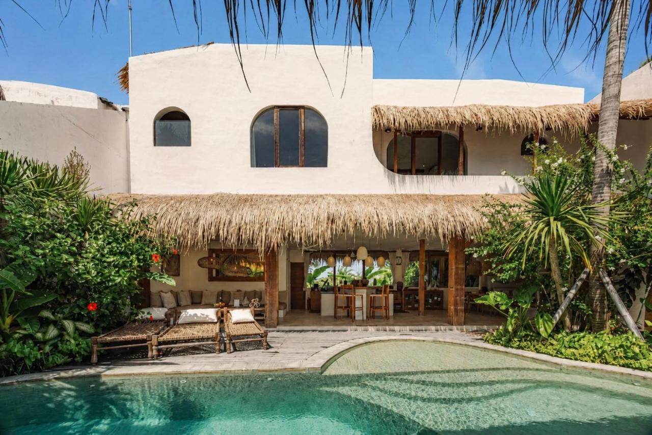 Casa Bunga Raya - Luxury 3BR Mediterranean Umalas Villa Breakfast & Butler - B&B Kerobokan