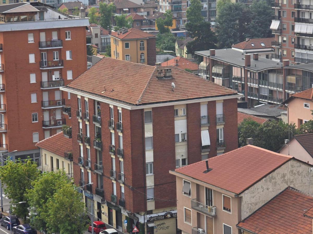 Da Silvia ampio appartamento metro Paradiso - Chambres d'hôtes Collegno