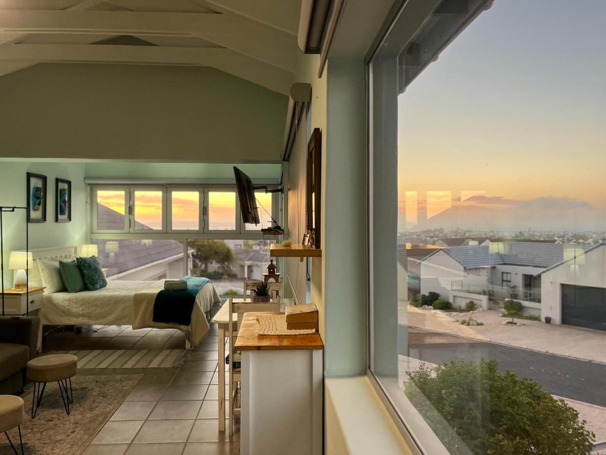 The Sundowner Room - B&B Langebaan