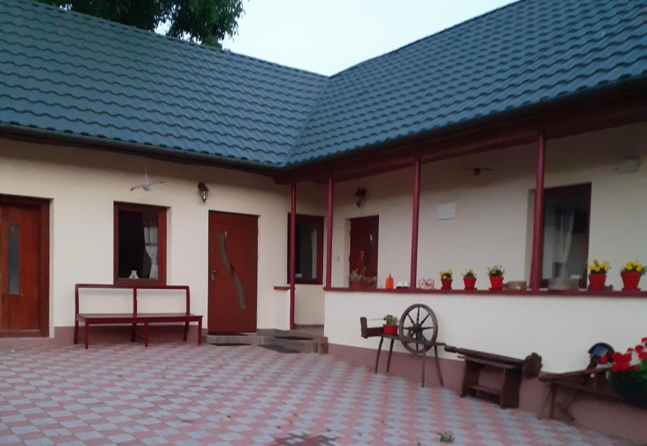 Chalupa Za zeleným plotom - B&B Pača