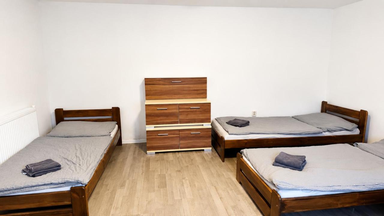 Family House Renovated, 3x Parking, Most pri BA - Ferienwohnung Senec