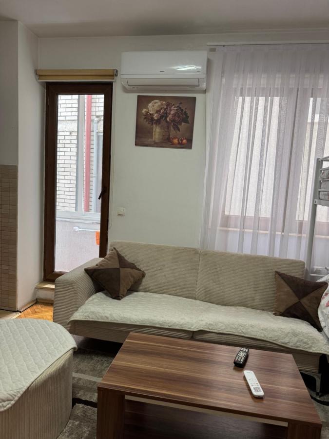 Feti’s cozy apartment near the park city - B&B Pristina