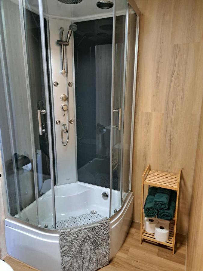 Driepersoonskamer met Eigen Badkamer