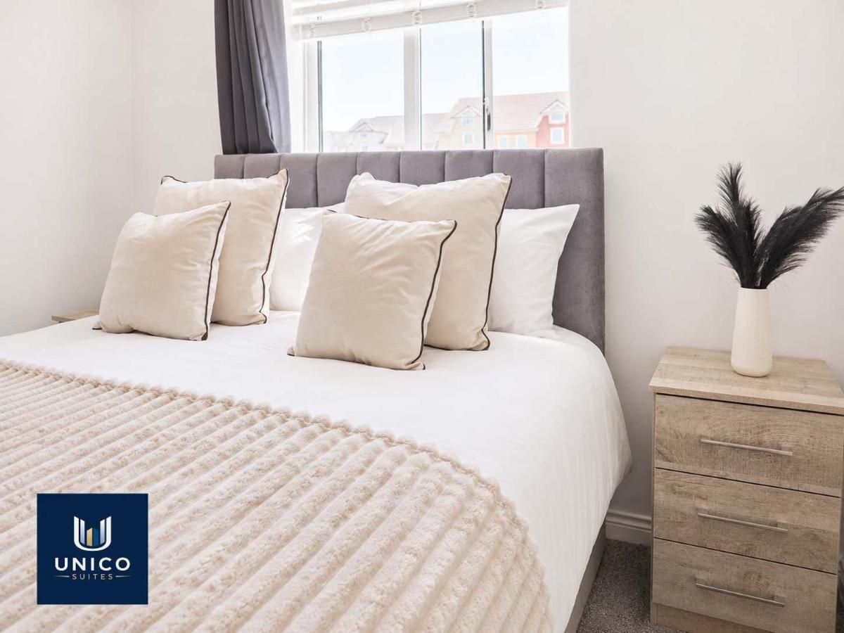 Stylish Two Bedroom Bedford Apartment - Hospital Station & Secure Parking - B&B Bedford