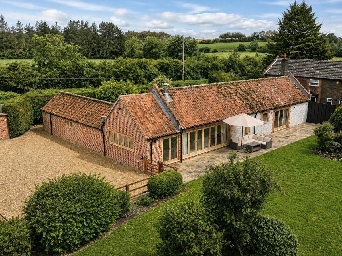 Warren Farm Barn - Bed and Breakfast Hillington