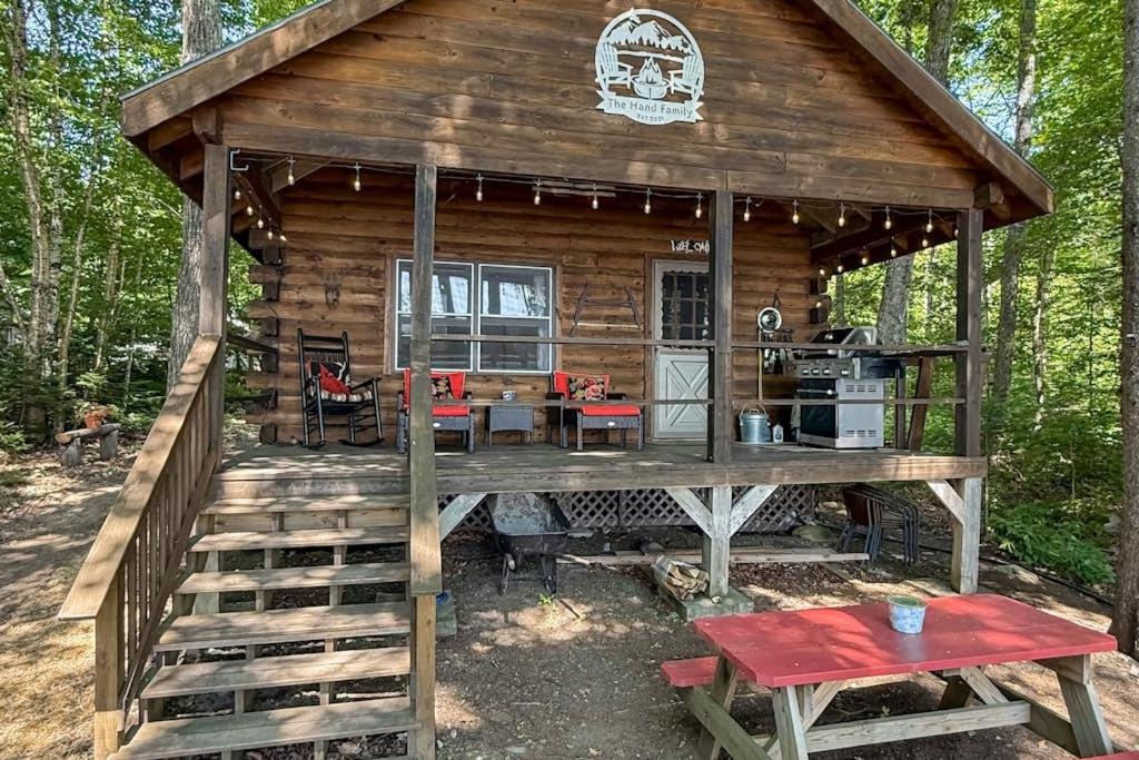 Cozy log cabin w/ deck, BBQ grill & outdoor firepit on Lower Wilson Pond - B&B Greenville